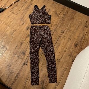 Super cute workout set! Only work once!